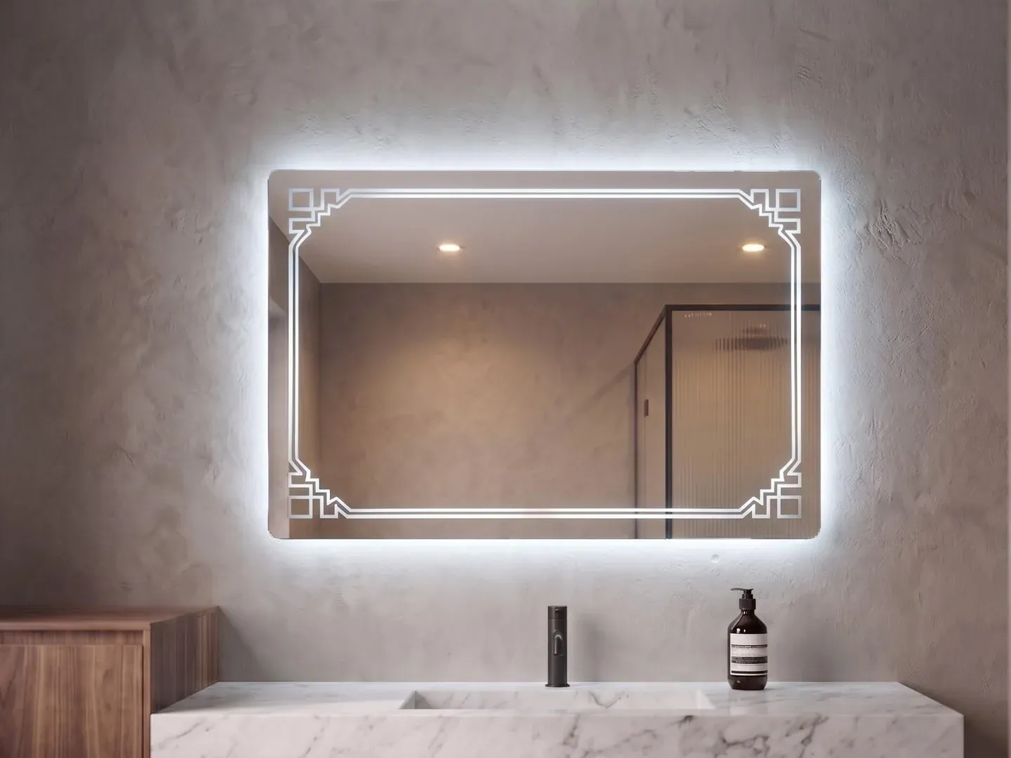 Greca 70 — Espejo LED rectangular horizontal de 70 × 50 cm con grecas