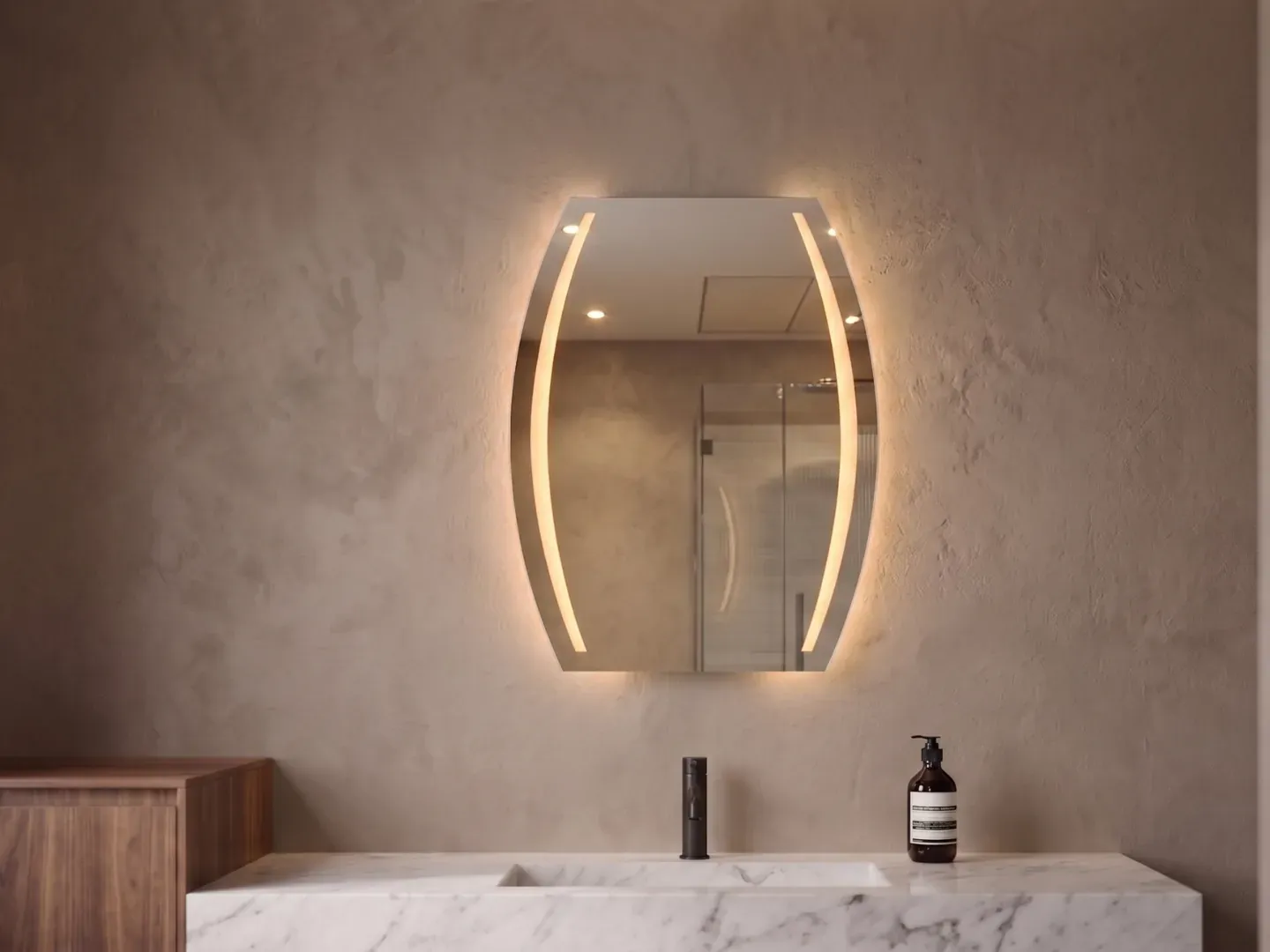 Onda 52 — Espejo LED de 37.5 × 52 cm con lados curvos — luz cálida